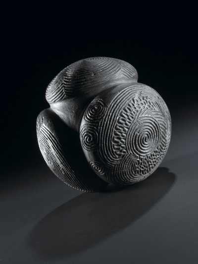 Geschnitzter Ball von Glass Hill, Towie, Aberdeenshire, Neolithikum, ca. 3000 v. Chr. von Unbekannt