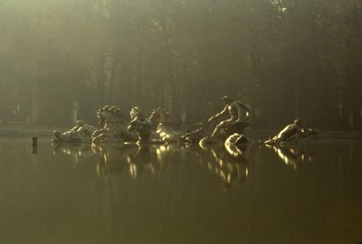 Schloss Versailles: Becken des Apollo von Tuby (Jean Baptiste Tubi genannt) von William M. Timlin