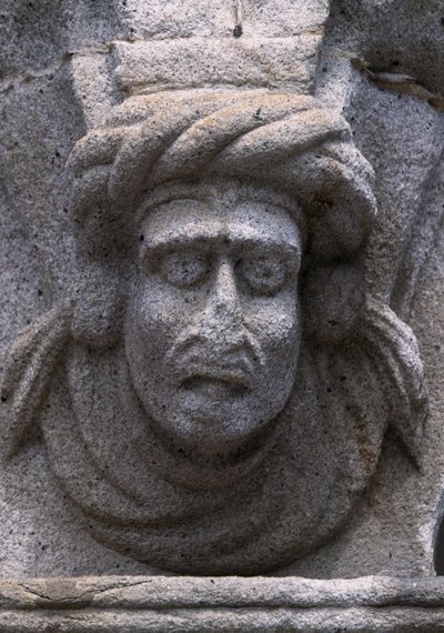 Detail eines Frieses auf einem historischen Gebäude am Platz der Republik in Viana Do Castelo, Portugal von Benjamin Baud