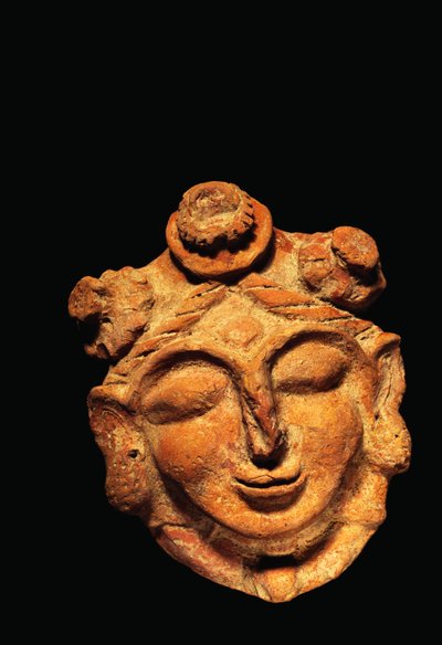 Weiblicher Kopf in Terrakotta, Haryana Gupta-Periode 5. Jahrhundert n. Chr. von Unbekannter Künstler