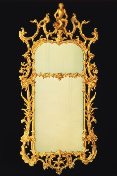 George III vergoldeter Holzspiegel, mit zwei Platten, aufwendige Bekrönung, zentriert durch die Figur eines Affen auf einem Felsenstand, ca. 1765 von Unbekannt