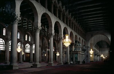Innenraum der Gebetshalle, ca. 705-715 n. Chr. (Foto) von Unbekannt