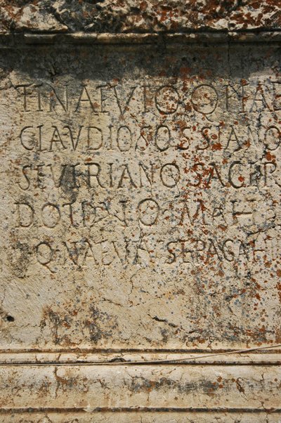 Libanon, Baalbek (1. Jahrhundert n. Chr.), Gravur im Großen Hof von Unbekannt