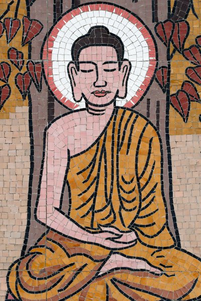 Ong Nui buddhistische Pagode, Wandfresko, Das Leben des Buddha, Shakyamuni Buddha sitzend in der Meditationspose unter dem Bodhi-Baum, Quy Nhon, Vietnam, 2019 von Unbekannt