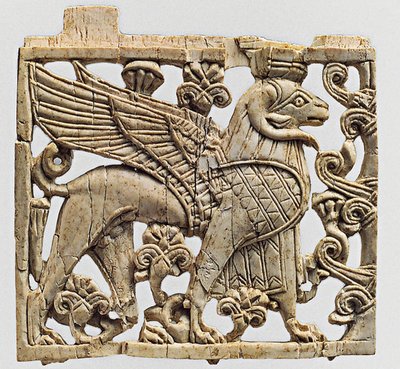 Plakette, die einen widderköpfigen Sphinx darstellt, Nimrud, Mesopotamien, 9.-8. Jahrhundert v. Chr. von Unbekannt