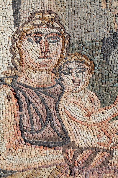 Darstellung des neugeborenen Achilles mit seiner Amme Anatrophe - (Detail) - Paphos-Mosaiken, Villa des Theseus, 5. Jahrhundert n. Chr. - Zypern von Unbekannt
