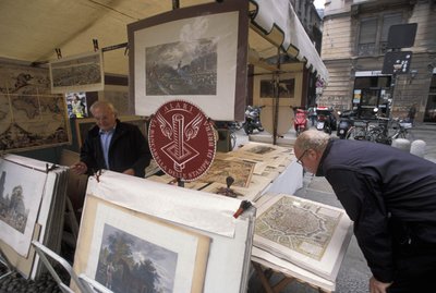 Stand mit Drucken, Piazza del Carmine, Mailand, Lombardei, Italien von Unbekannt
