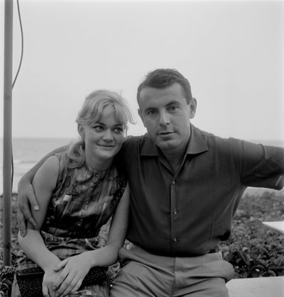 Der Regisseur Milos Forman mit der Schauspielerin Breschova (Brejchova) am Venedig Lido - 1965 von Unbekannt