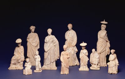 Tanagra-Gruppe: Stehende und sitzende Figuren, attisch, Kleinasien, 4. Jahrhundert v. Chr. von Unbekannt