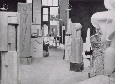 Die Werkstatt des Steinmetzes, aus den Werkstätten des Bauhauses, Weimar von Unbekannt