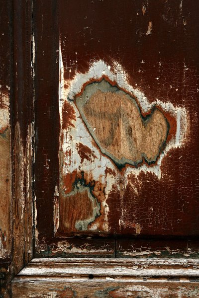 Zeitmarken. Abstrakte Kunst zeigt Formen als Zeugen der vergehenden Zeit. Spuren auf Holz. Fotografie von Michel Lunardelli. von Unbekannt