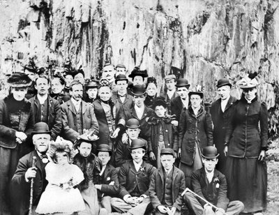 Vereinigtes Königreich: Eine Gruppe von Menschen auf einem Ausflug. ca. 1910 von Unbekannt