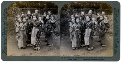 Große Schwestern und kleine Brüder im Land der aufgehenden Sonne, Yokohama, Japan, 1904 von Underwood and Underwood