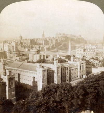 Edinburgh von Calton Hill, S.W. zur Burg, über alten Friedhof, Schottland, 1902 von Underwood and Underwood