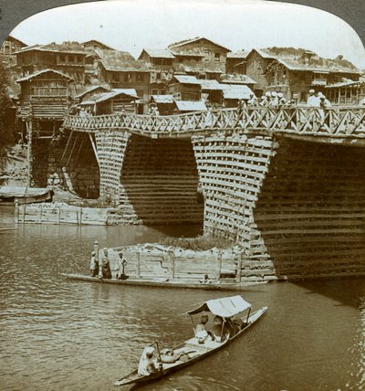 Malerische Brücke und Häuser, Stadt der Sonne, Kaschmir, Indien, ca. 1900er von Underwood and Underwood