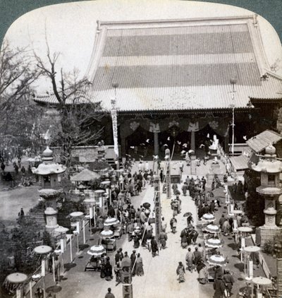 Südfront des Asakusa-Tempels, Tokio, Japan, 1904 von Underwood and Underwood