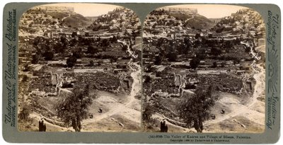 Das Tal von Kedron und das Dorf Siloam, außerhalb der Mauer von Jerusalem, Palästina, 1896 von Underwood and Underwood