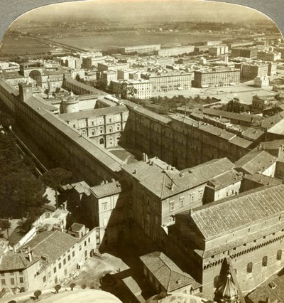 Vatikanpalast von der Kuppel der Petersbasilika, Rom, Italien von Underwood and Underwood
