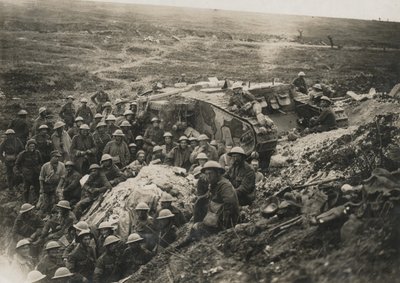 Offizielles Foto an der Westfront, 1641. Einer unserer Panzer bei Flers, 1916 von Unknown