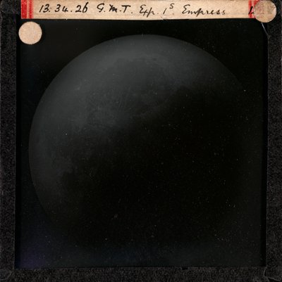Astronomische Glasplattenaufnahme der Mondfinsternis (1910) von Unknown Artist