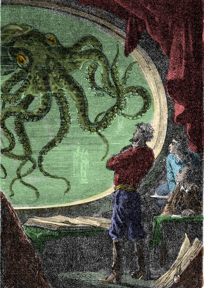 Ned Land, Professor Aronnax und sein Diener Conseil betrachten den Riesenkraken durch das Bullauge des U-Boots Nautilus. Gravur aus dem Buch von Jules Verne „Zwanzigtausend Meilen unter dem Meer“ von Unknown artist
