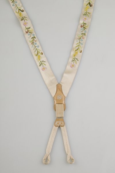 Hosenträger, ca. 1880, bestickter weißer Satin, Leder, Silber, Hersteller unbekannt von Unknown artist