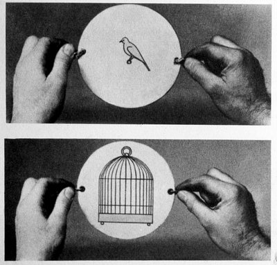 Thaumatrope: 1825 vermarktete John Ayrton Paris seine Zauberscheibe das Thaumatrope (Wunderkreis), auf einer Seite ist ein leerer Käfig gezeichnet, auf der anderen ein Vogel, die Scheibe wird von einer Schnur gehalten. Durch Drehen haben wir die Illusion,  von Unknown artist