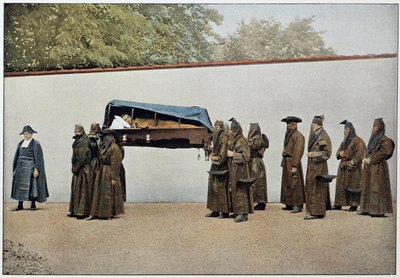 Brüder einer wohltätigen Gemeinschaft tragen eine kranke Person ins Krankenhaus, Italien, Ende 19. Jahrhundert von Unknown photographer