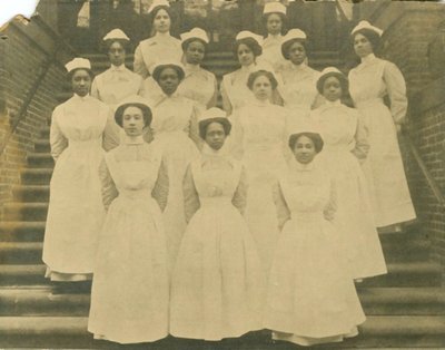 Gruppenporträt der Lincoln School Krankenschwestern von Unknown photographer