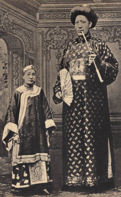 Die Monster, der Riese von China. Fotografie, späte 19. Jahrhundert, Paris. Private Sammlung. von Unknown photographer