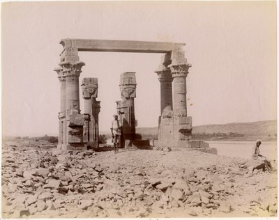 Der römische Kiosk von Qertassi (heute in Neu-Kalabsha), von Osten gesehen, Ägypten, Fotografie von Edition J P Sebach, ca. 1890 von Unknown photographer