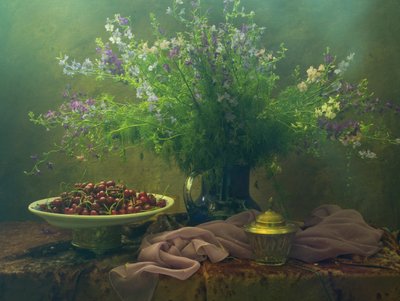 Dunkles Florales Kirsch Stillleben von UstinaGreen