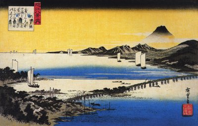 Blick auf eine lange Brücke über einen See von Utagawa Hiroshige