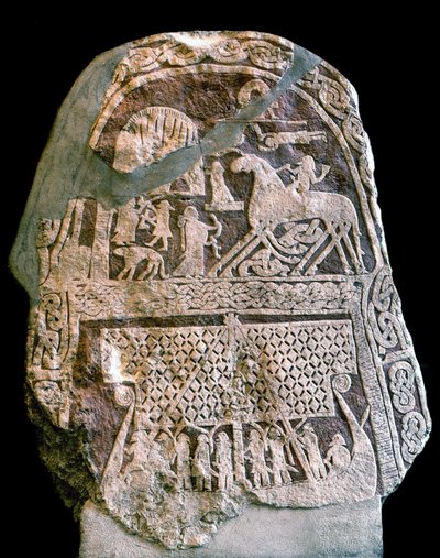 Runenstein mit Darstellung von Wotan (Odin) auf seinem achtbeinigen Pferd Sleipnir, der ein Wikingerschiff besteigt von Viking Viking