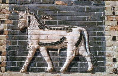 Stier, glasierte Ziegel, Ischtar-Tor, Babylon, Irak von Vivienne Sharp