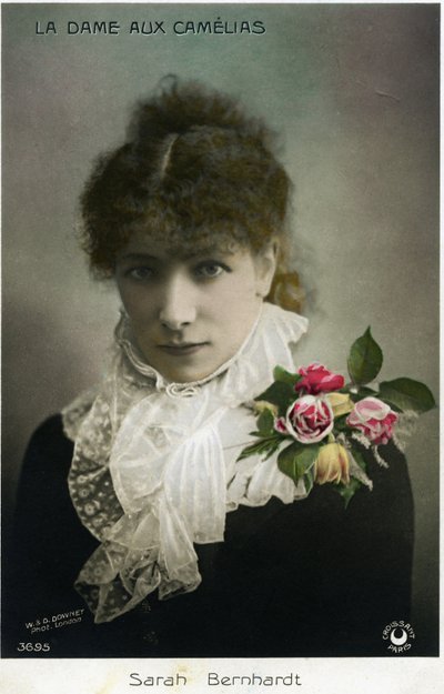 Henriette Rosine Bernard alias Sarah Bernhardt (1844-1923) als „Die Kameliendame“ von Alexandre Dumas Jr. (Foto) von W. and D. Downey