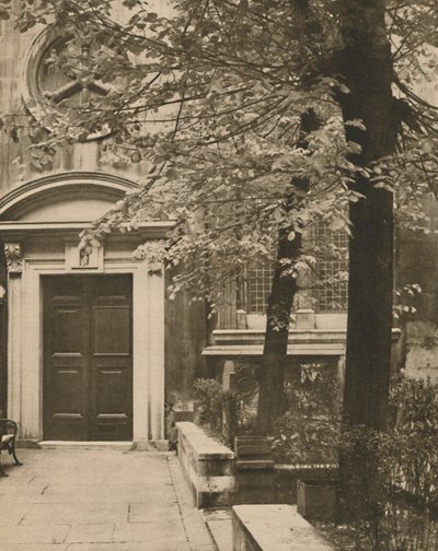 Südportal der Kirche St. Mary Aldermanbury, ca. 1935 von Walter Benington