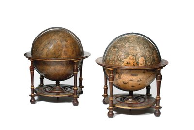 Großes Paar Bibliotheksgloben, der terrestrische 1645/48, der himmlische nach ca. 1630 von Willem Blaeu