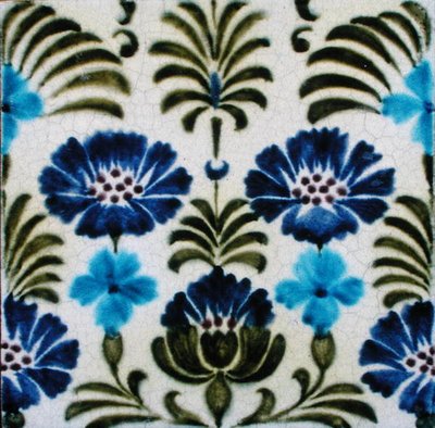 Fliese mit persischem Blumenmuster von William de Morgan