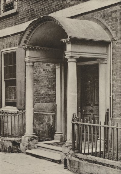 Tür, The Close, Salisbury, Wilts von William Galsworthy Davie