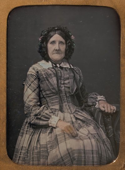 Sitzende ältere Frau mit kariertem Kleid und Haube, 1854-60 von William Hardy Kent