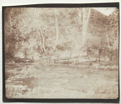 Ein Bergbach, der am Fuße von Doune Castle fließt von William Henry Fox Talbot