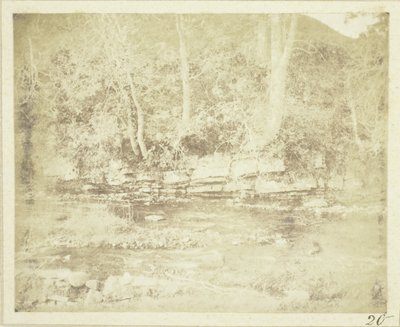 Ein Bergbach, der am Fuße von Doune Castle fließt von William Henry Fox Talbot