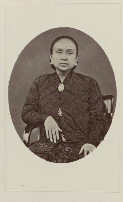 Ehefrau Ratoe von Pakoe Boewono IX, Susuhunan von Surakarta von Woodbury and Page