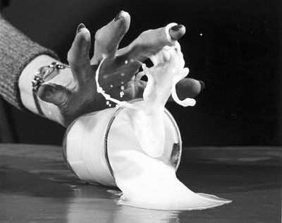 Verschüttete Milch, 23. Februar 1950 von Zoltan Glass