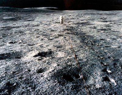 Bemannter Raumflug, USA, Apollo 14 Apollo 14 Astronaut Edgar Mitchell auf dem Mond von Frederick (attr. to) Barnard