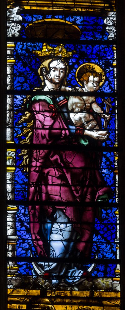 Jungfrau der Apokalypse. Buntglas. Stephansdom in Metz von . .
