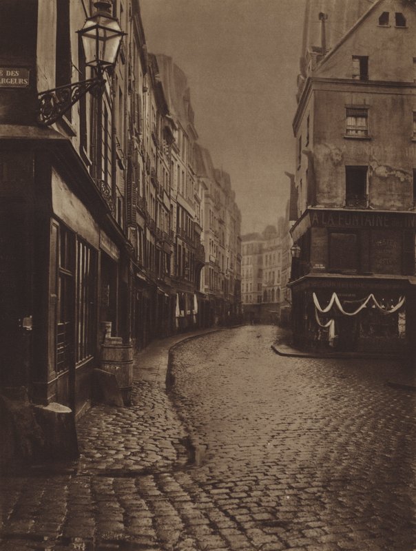 Die Rue Saint-Honoré, aufgenommen von der Kreuzung der Rue de la Lingerie und der Rue des Déchargeurs von (after) French Photographer