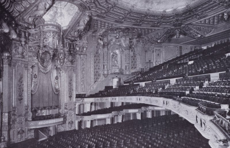 Chicago: Innenansicht, Oriental Theatre (s/w Foto) von American Photographer (after)
