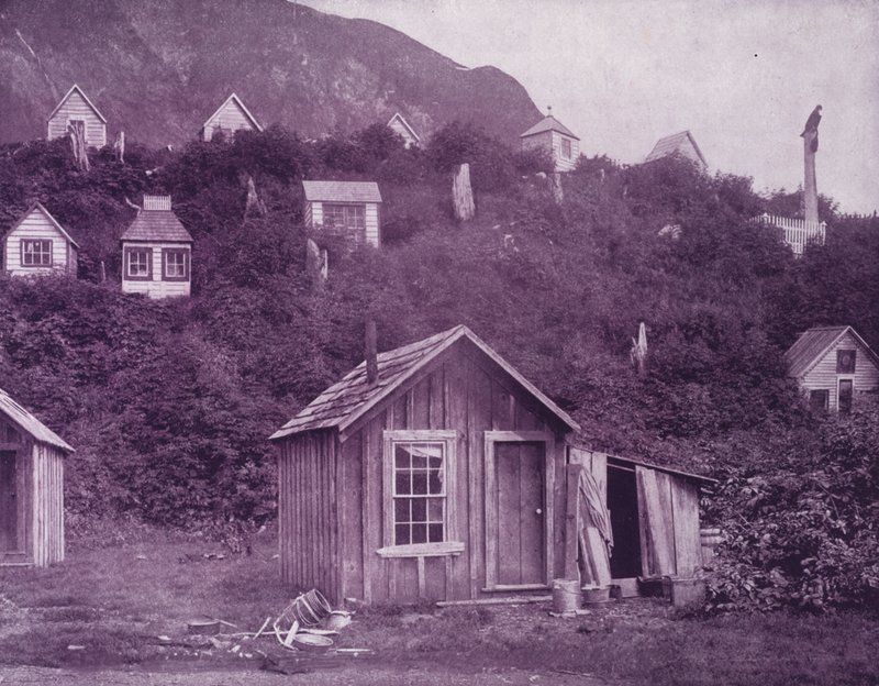 Indianische Grabstätten in der Nähe der Stadt Juneau, Alaska von American Photographer (after)